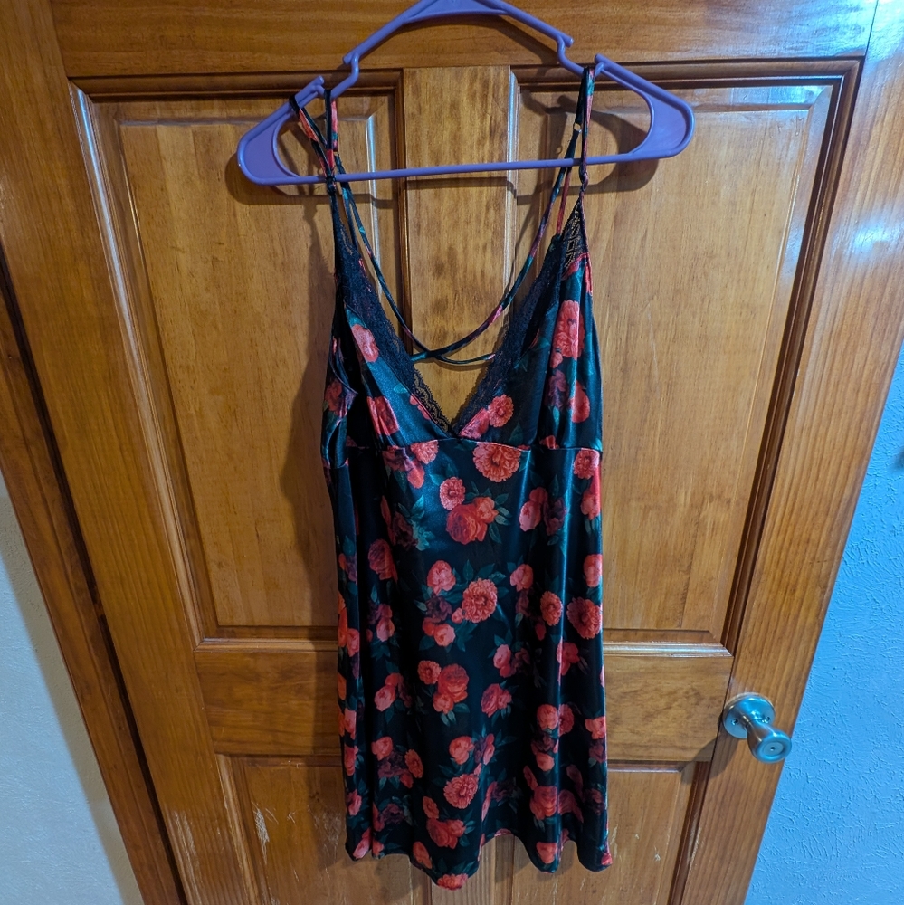 Ambrielle Black and Red Chemise and Matching Robe
